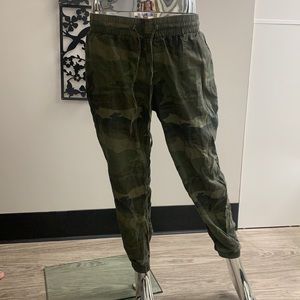 Camo joggers size XL